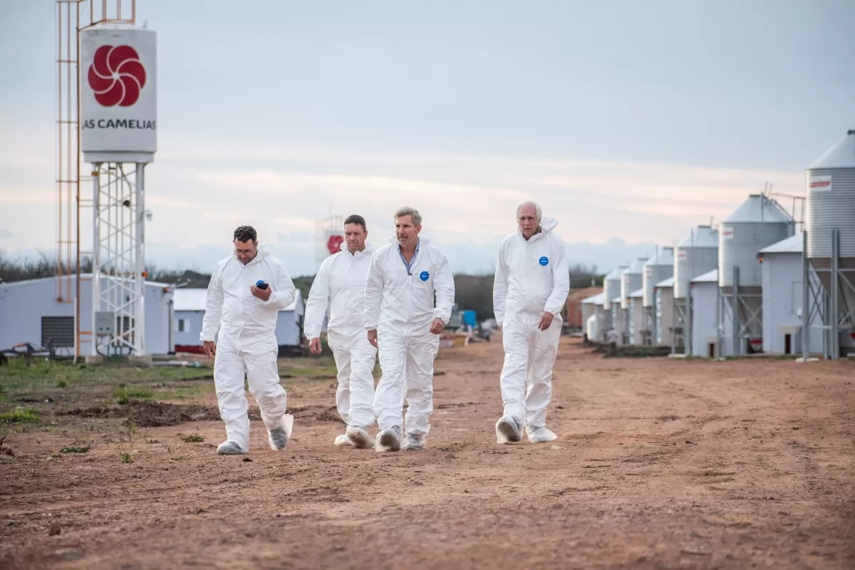 Frigerio recorri&oacute; la planta av&iacute;cola Las Camelias en Villaguay