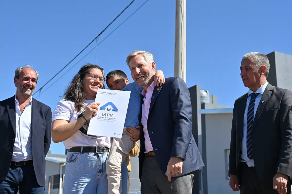 Frigerio entregó 40 nuevas viviendas en Urdinarrain finalizadas por la provincia