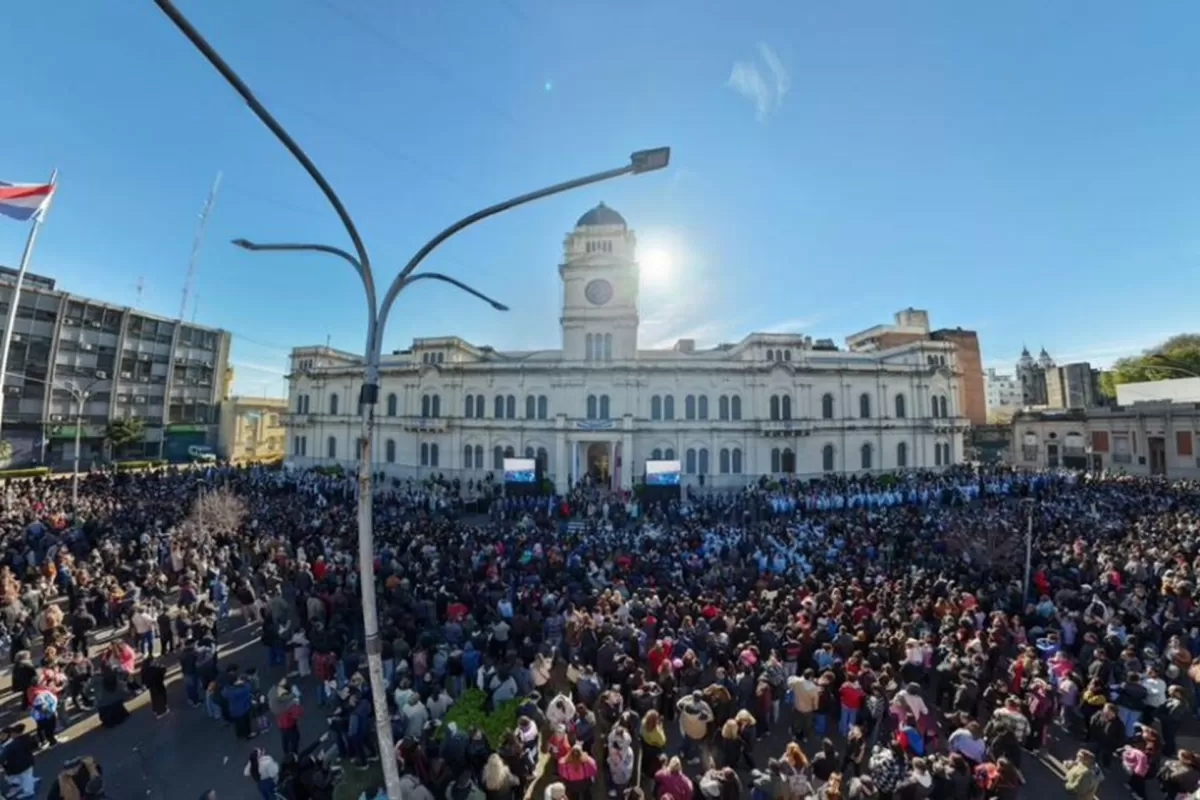 M&aacute;s de 2.000 alumnos prometieron lealtad a la Bandera en Paran&aacute;
