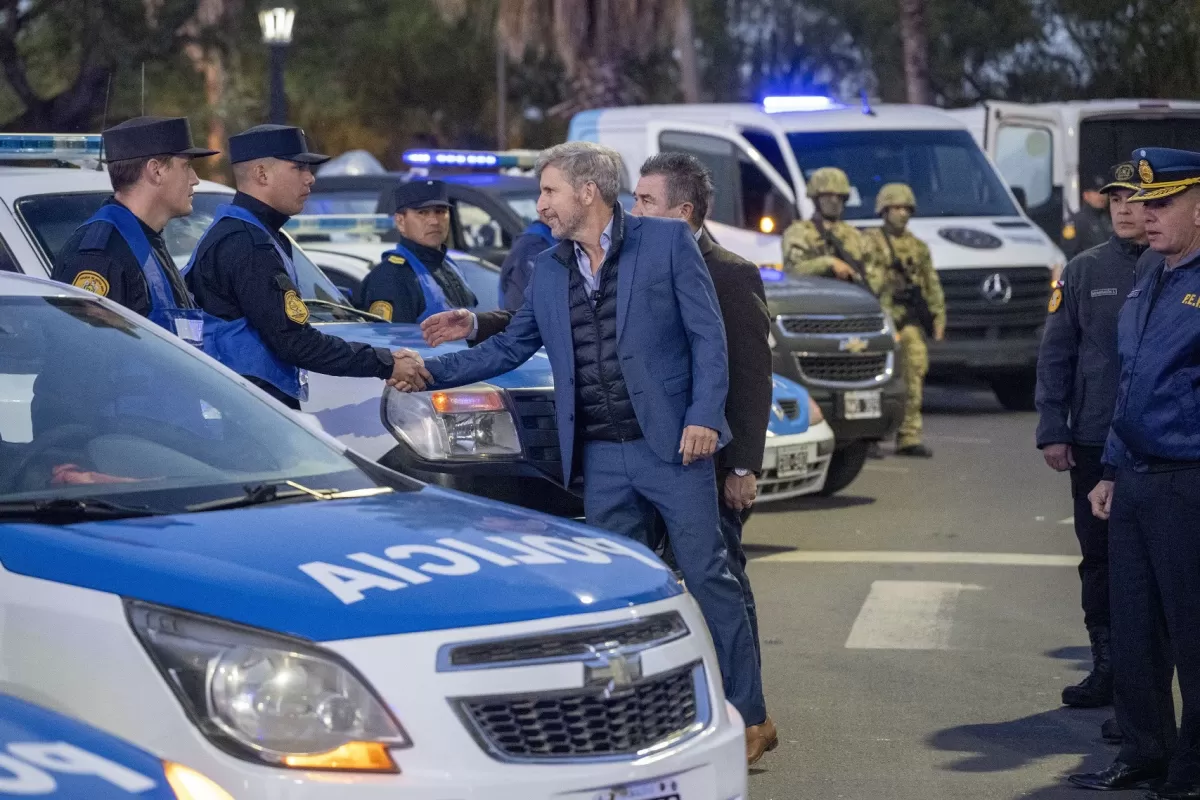 El gobernador Frigerio presentó nuevos vehículos para reforzar la seguridad y el servicio penitenciario