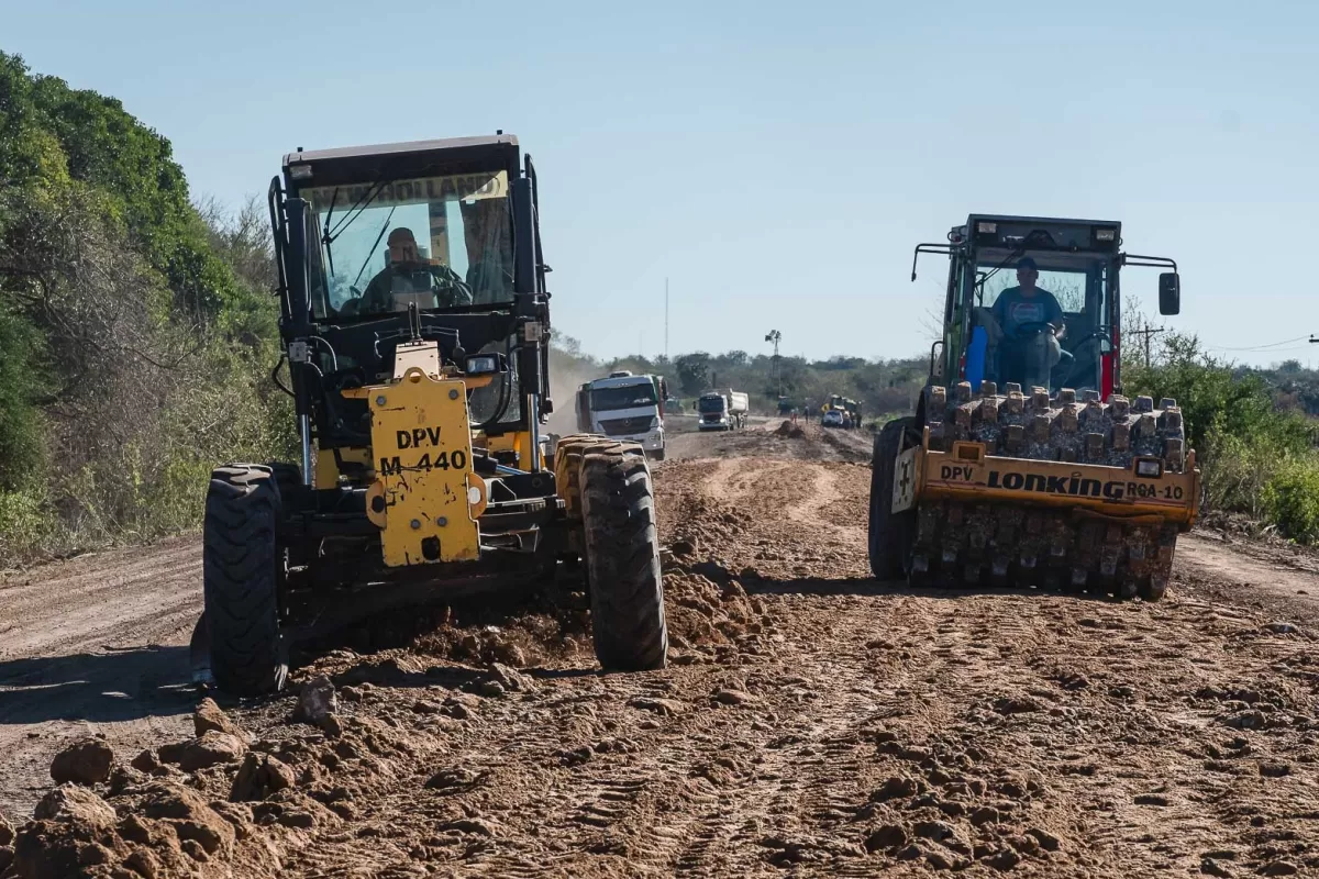 Continúan las mejoras en caminos rurales del departamento Tala