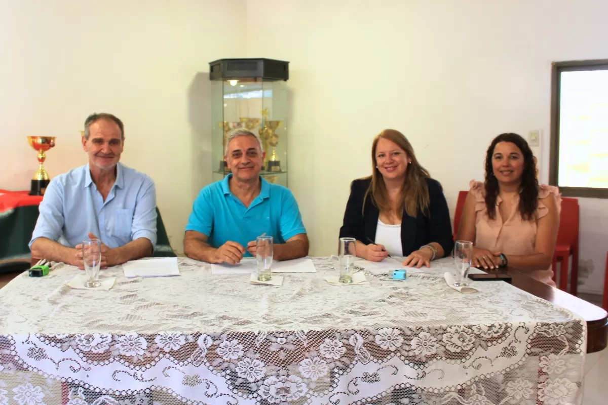 Un convenio con el Recreativo Bochas Club beneficia a niños y adolescentes