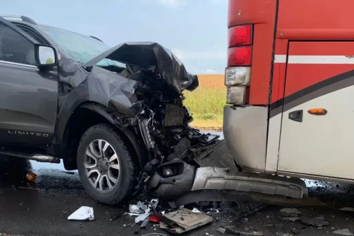 Camioneta embistió por detrás un colectivo de larga distancia en Ruta 18