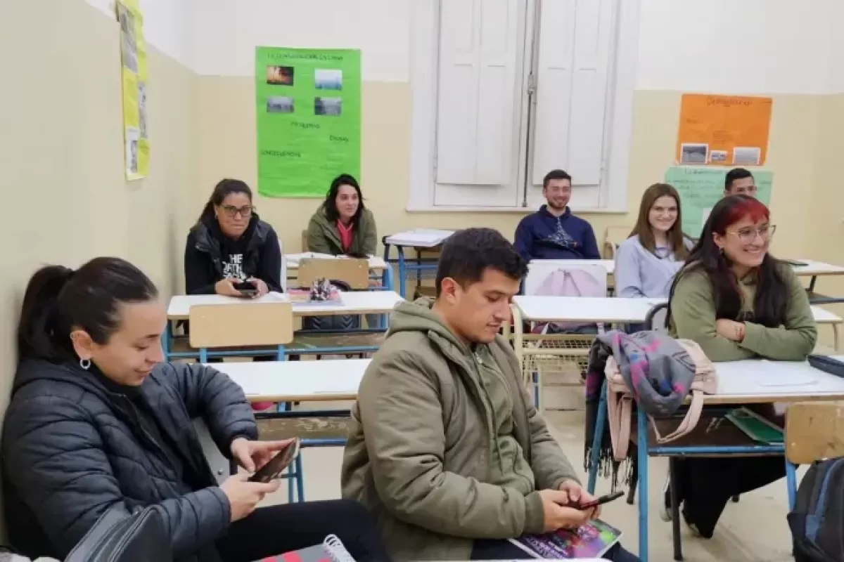 Cerca de 1400 jóvenes comenzaron a cursar el Plan Fines 2025