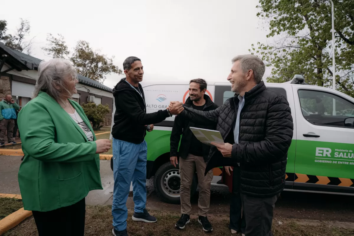 Frigerio entreg&oacute; ambulancias y veh&iacute;culos para fortalecer la atenci&oacute;n sanitaria en el sur entrerriano