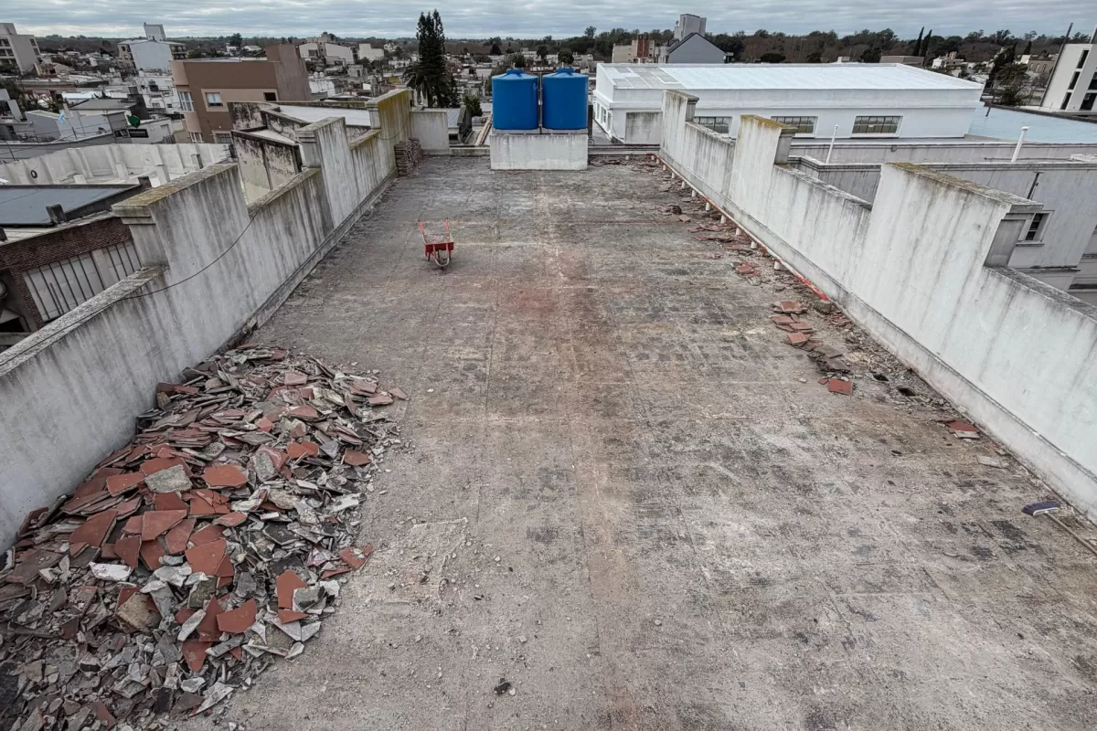 Comenz&oacute; la reparaci&oacute;n de cubiertas en la escuela Luis Clavarino de Gualeguaych&uacute;