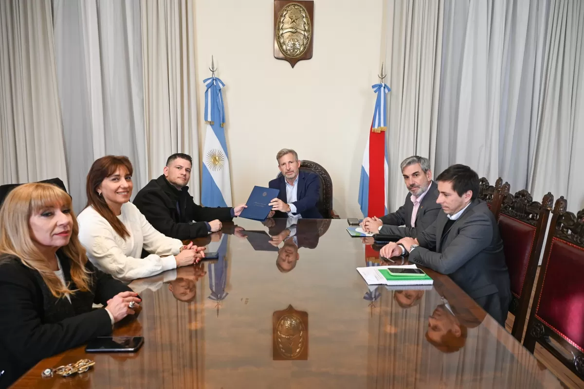 Frigerio firm&oacute; con el intendente de Feliciano un convenio para financiar obras de infraestructura sanitaria