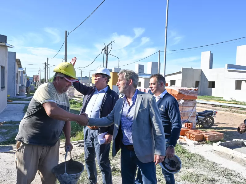 Frigerio recorri&oacute; viviendas en construcci&oacute;n y ratific&oacute; la finalizaci&oacute;n de obras habitacionales en Gualeguaych&uacute;