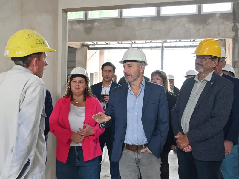 Frigerio recorri&oacute; las obras de puesta en valor del Hospital Felipe Heras de Concordia