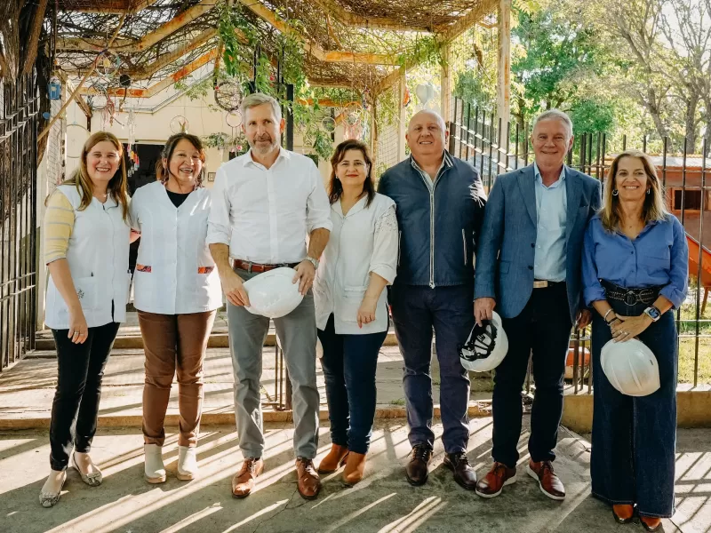 Frigerio recorrió la obra de emergencia en la Escuela Tomás Guido de Crespo