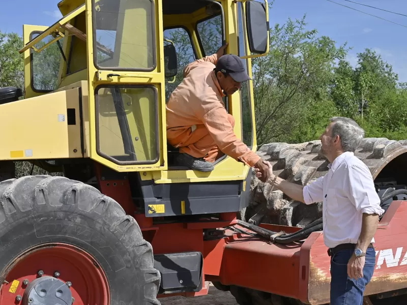 Frigerio recorrió la obra de pavimentación del acceso Norte a Concepción del Uruguay