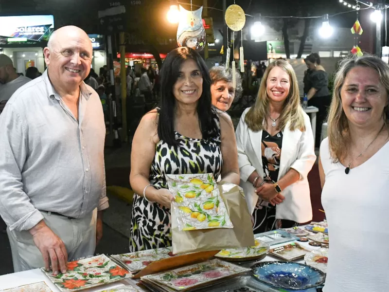 La vicegobernadora Aluani recorri&oacute; la Feria Navide&ntilde;a de Crespo