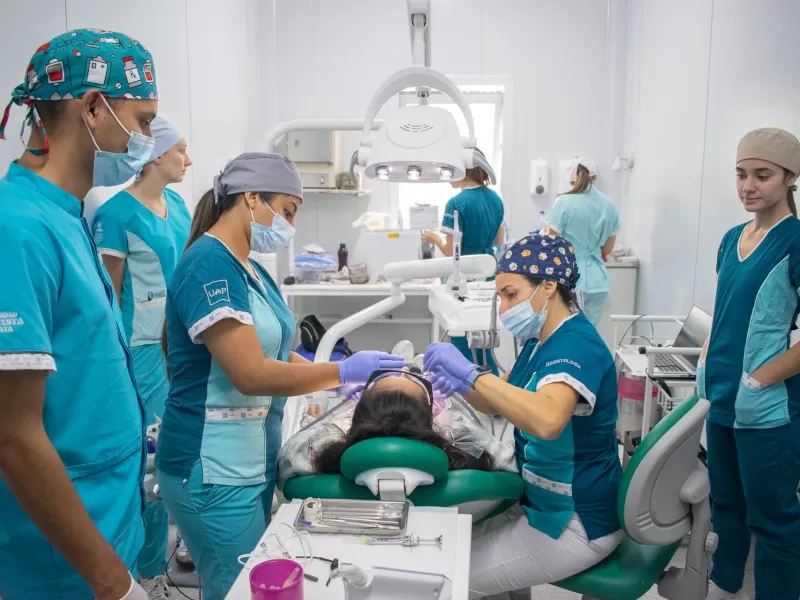 Jornada de salud bucal en Santa Elena brind&oacute; atenci&oacute;n a 400 personas