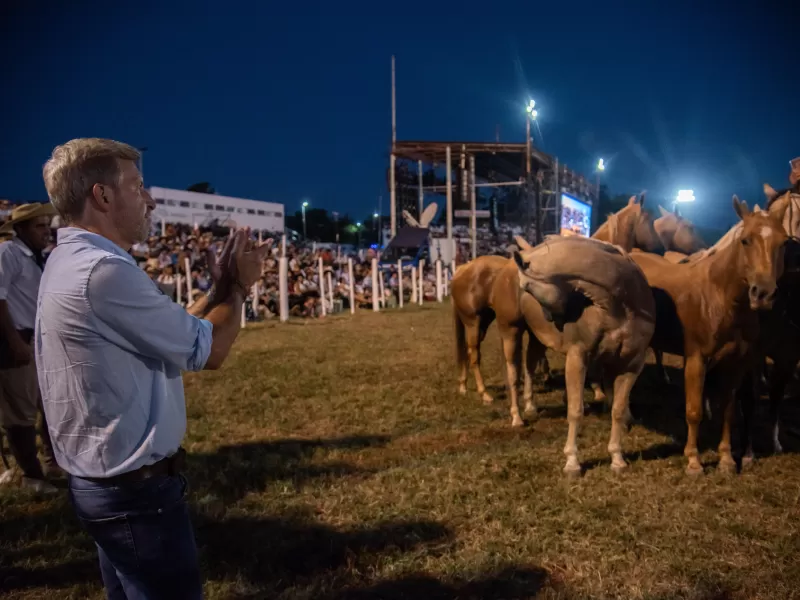 Frigerio acompa&ntilde;&oacute; el Festival Nacional de Jineteada y Folclore de Diamante