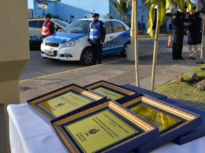 Entregaron un vehículo y reconocieron la labor policial en Federación