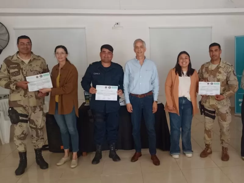 Capacitan a personal policial en control y fiscalización de buenas prácticas fitosanitarias