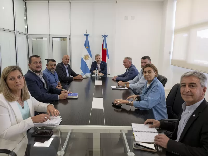 Frigerio se reunió con intendentes del área metropolitana de Paraná por el boleto estudiantil