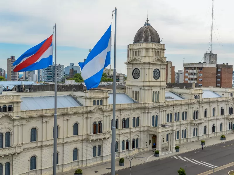 El Gobierno convoca a estatales y docentes para abrir la paritaria 2026