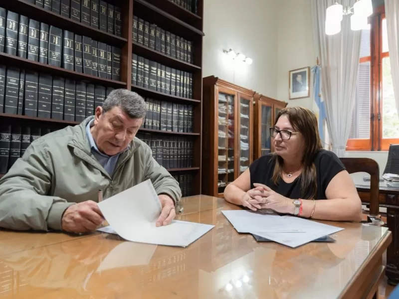 El Gobierno provincial firm&oacute; contrato para la construcci&oacute;n de 15 viviendas en San Jaime de la Frontera