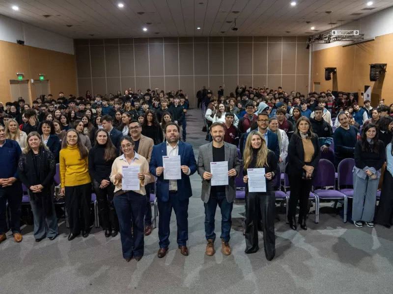 La Provincia lanz&oacute; la campa&ntilde;a Compromiso por una Crianza Digital Saludable