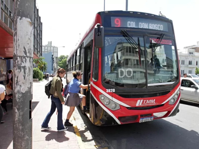 El Gobierno provincial intervino para que se levante el paro de colectivos en Paraná