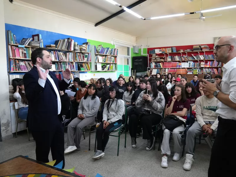 El Gobierno provincial acerc&oacute; herramientas para el primer empleo a estudiantes de Paran&aacute;