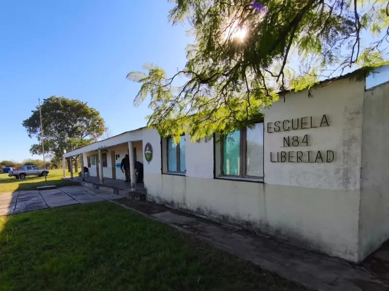 Ejecutan trabajos para restablecer el suministro de agua en la escuela N&ordm; 84 Libertad