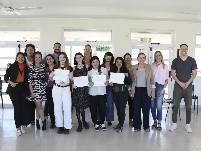 Entregaron certificados del programa Formar-te a participantes del Centro de las Juventudes