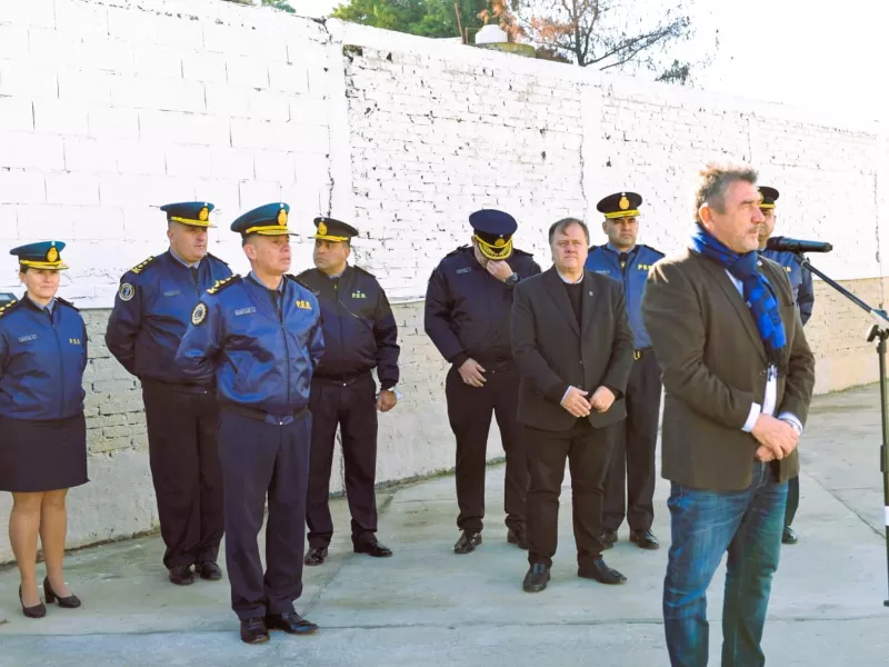 Roncaglia entregó reconocimientos a efectivos policiales y habilitó obras en Chajarí