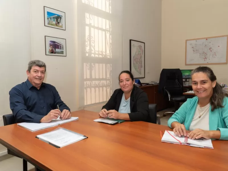 El IAPV y la comuna de Crucesitas Tercera trabajan en pol&iacute;ticas habitacionales