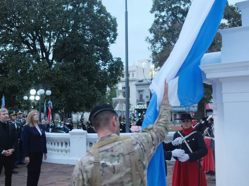 La Revolución de Mayo se conmemoró con un acto y desfile en avenida Alameda de la Federación
