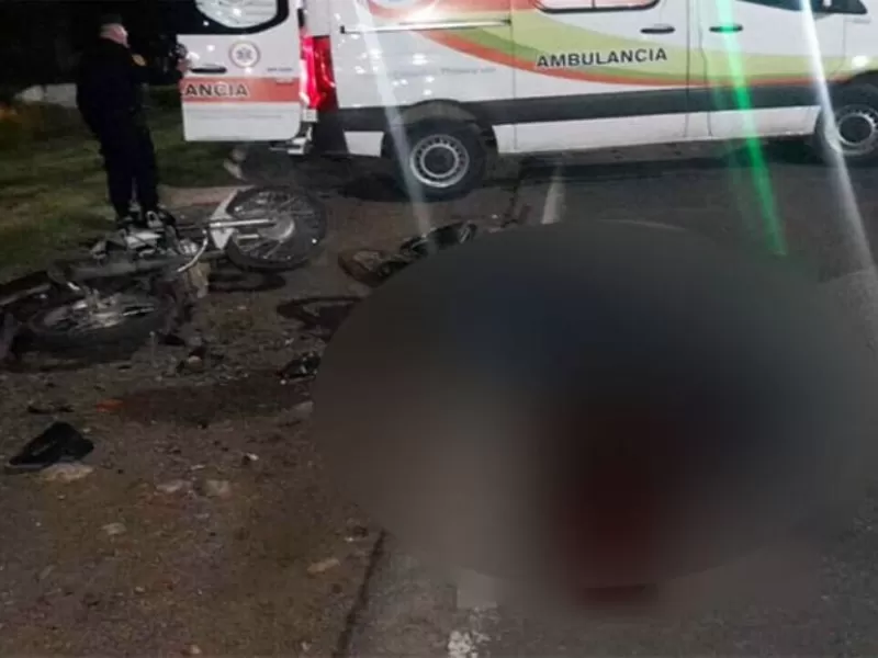Siniestro vial en San Salvador: un joven murió en un choque de motos