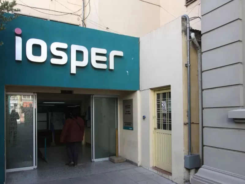 Trabajadores de IOSPER se adhieren al paro general convocado por la CGT