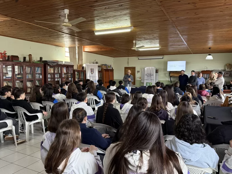 El Gobierno provincial contin&uacute;a promoviendo herramientas para la inserci&oacute;n laboral de estudiantes