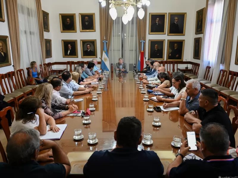 El Gobierno present&oacute; a los gremios docentes y estatales el proyecto de reforma previsional