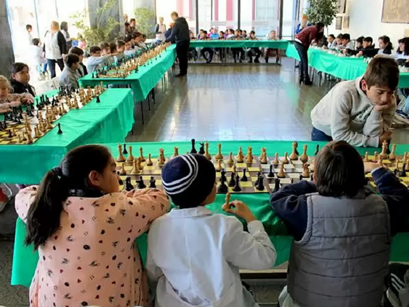 El CGE invita a las escuelas a sumarse a los talleres de ajedrez educativo