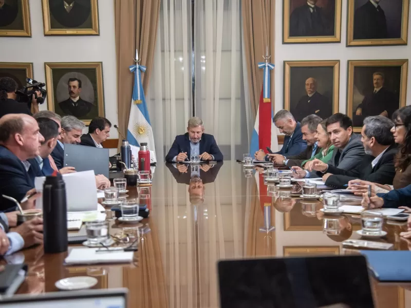 Frigerio encabez&oacute; una nueva reuni&oacute;n de gabinete con foco en la gesti&oacute;n y la seguridad en escuelas