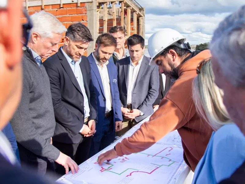 Colello, junto a autoridades nacionales, recorri&oacute; la obra del sistema de agua potable de Concordia