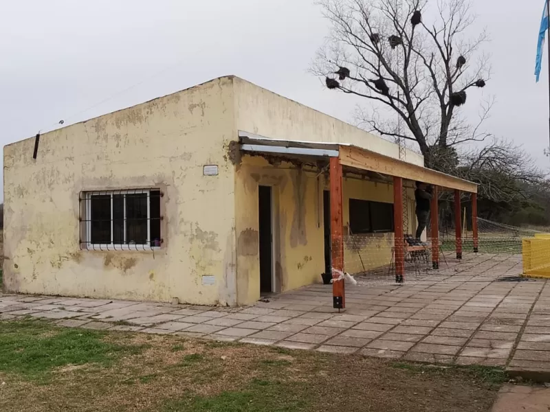 Ejecutan obras para mejorar la escuela 61 Yapeyú en la localidad rural de Altamirano