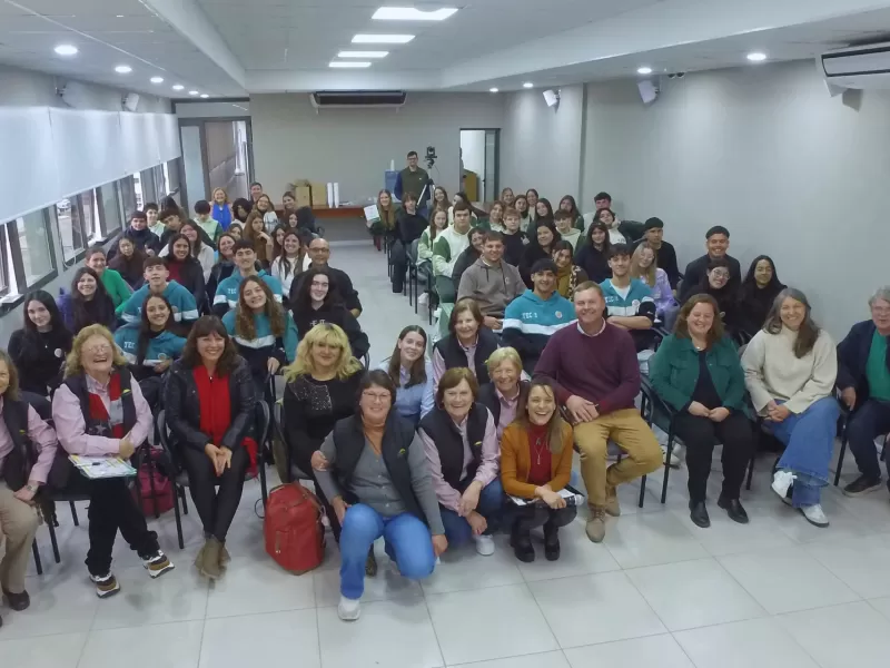 Estudiantes presentaron sus proyectos en un certamen sobre cooperativismo