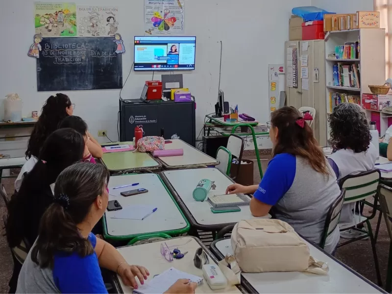 Más de mil docentes inician formación sobre el uso de pantallas en la infancia y adolescencia