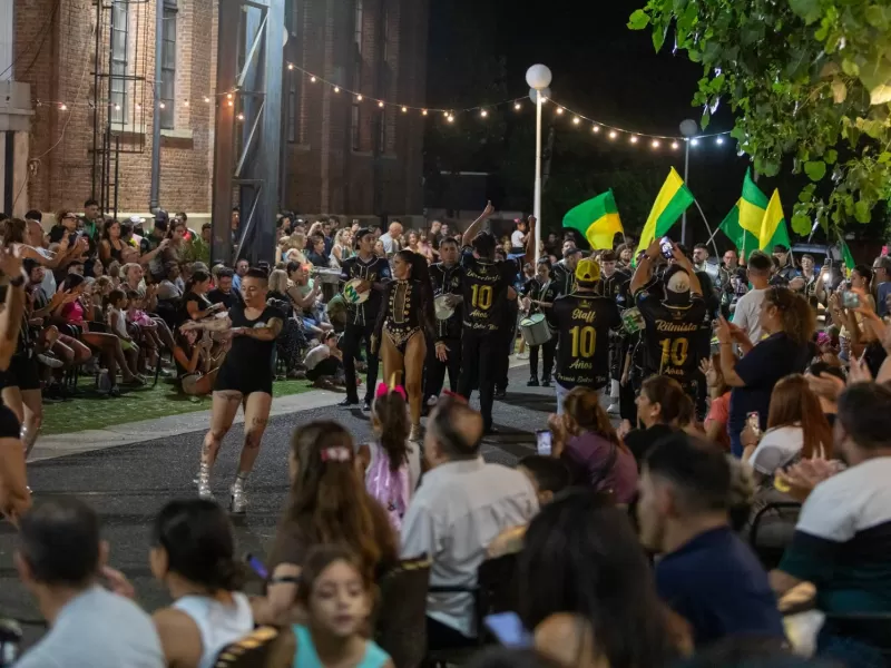 Feliciano, Victoria y Paran&aacute; mostraron su carnaval en La Vieja Usina