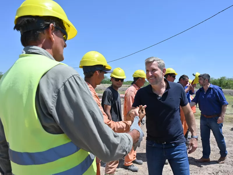 Frigerio visitó una obra de saneamiento cloacal que dará solución definitiva a los vecinos de Villaguay