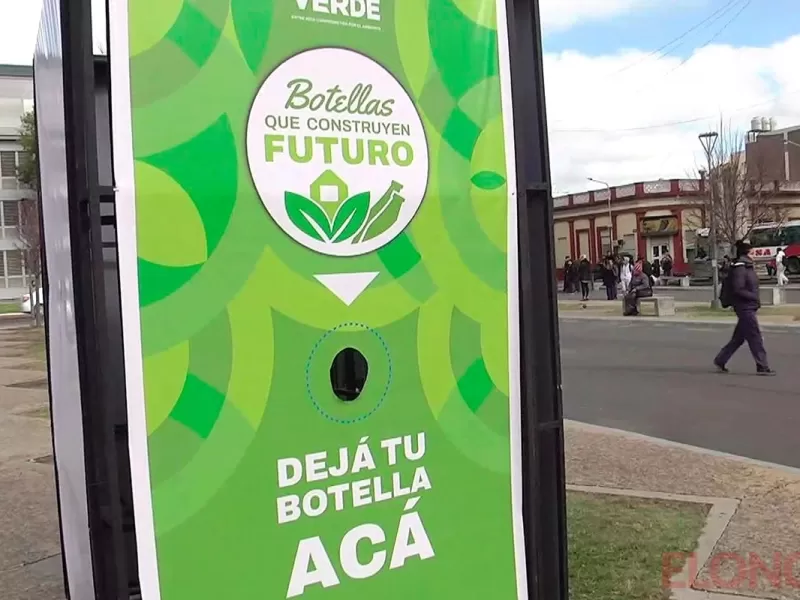 Entre Ríos lanza una campaña para construir aulas con ladrillos hechos de botellas recicladas