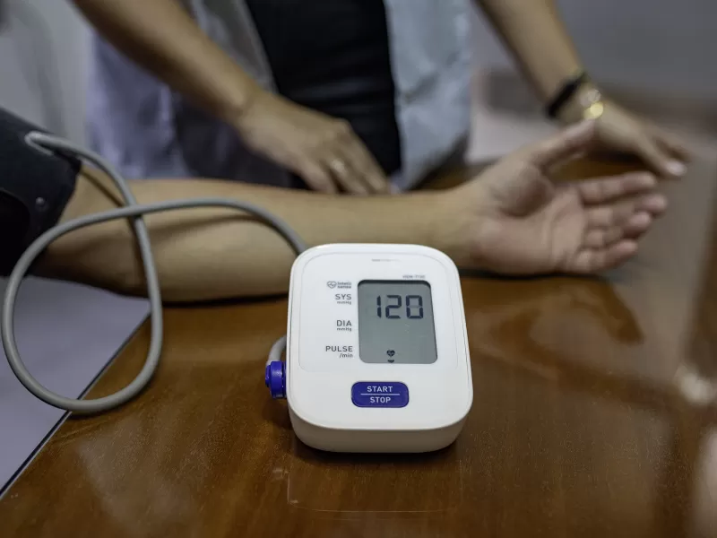 Salud recomienda chequeos periódicos y hábitos saludables para prevenir enfermedades cardiovasculares