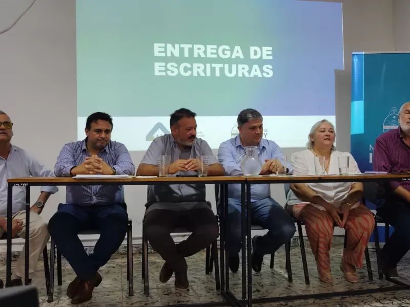 Familias de Ibicuy recibieron las escrituras de sus viviendas