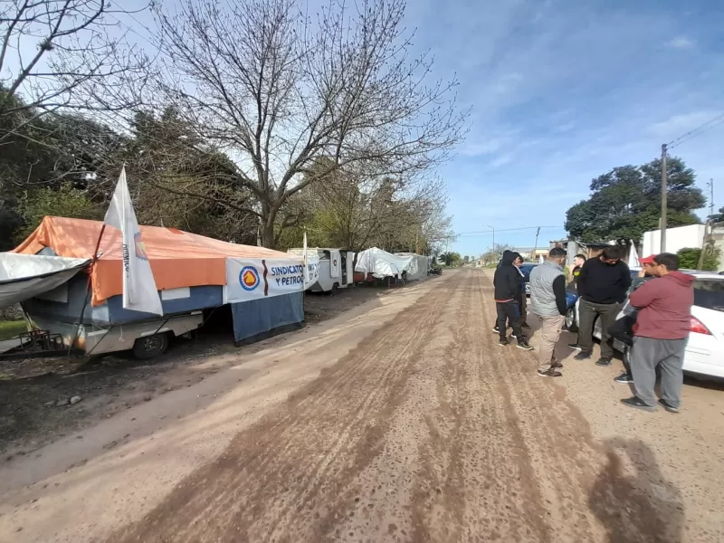 Gualeguaychú: 45 familias de Larroque en pie, dignas, defendiendo el derecho a trabajar con seguridad