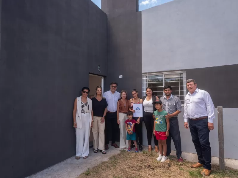 Nuevas familias de Colonia Santa Luisa cuentan con sus casas propias