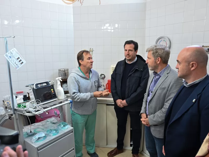 Frigerio observ&oacute; la nueva aparatolog&iacute;a del hospital de Larroque que demand&oacute; 30 millones de pesos