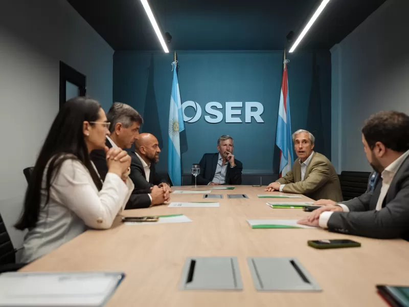 Frigerio recorrió las nuevas oficinas que modernizan la Obra Social de Entre Ríos